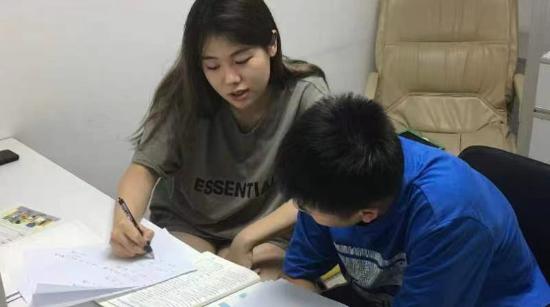 &ldquo;哈佛大学&rdquo;的Offer今天终于来了！！ 大家都为我们的欧阳学姐感到兴奋和高兴。祝贺欧阳学姐获得哈佛大学教育科技硕士研究生录取