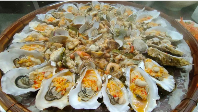 因一只生蚝，前央视女主持破大防，网友却说：我能理解