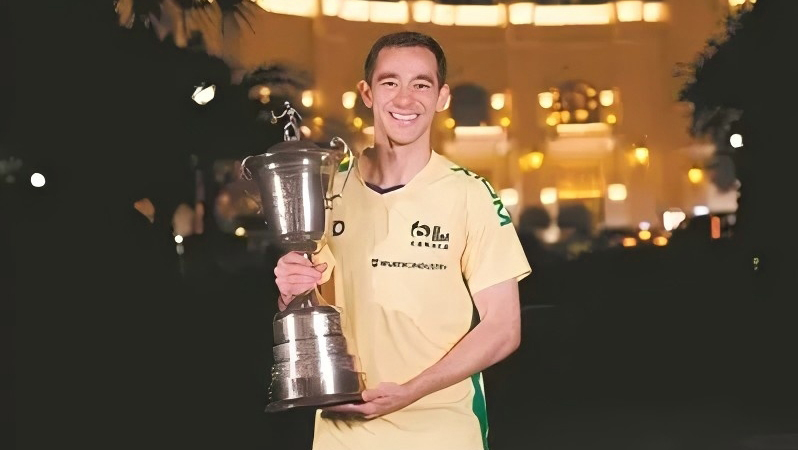 他奋斗21年终创造历史，却送11年前的对手上了热搜